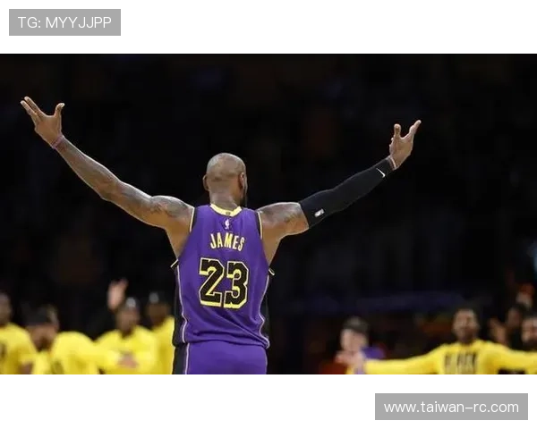 里夫斯赞詹姆斯无私精神树立榜样